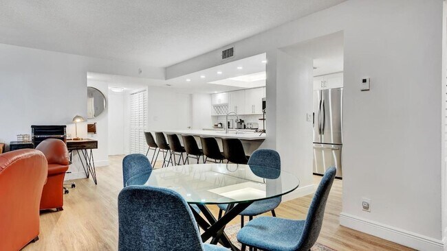 Foto del edificio - 955 Dotterel Rd