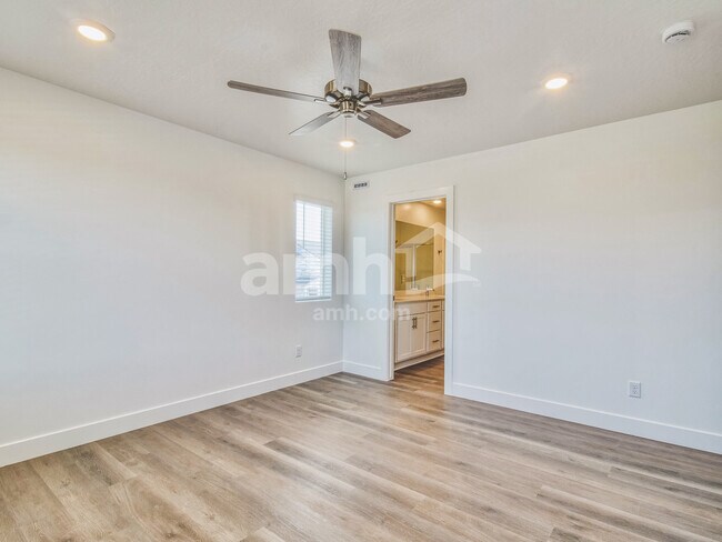 Foto del edificio - 5497 Damfield Ln