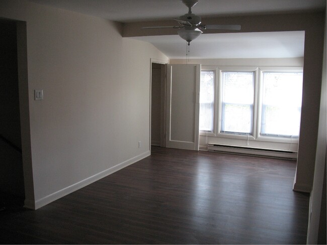 Building Photo - 257-257 Balmoral St