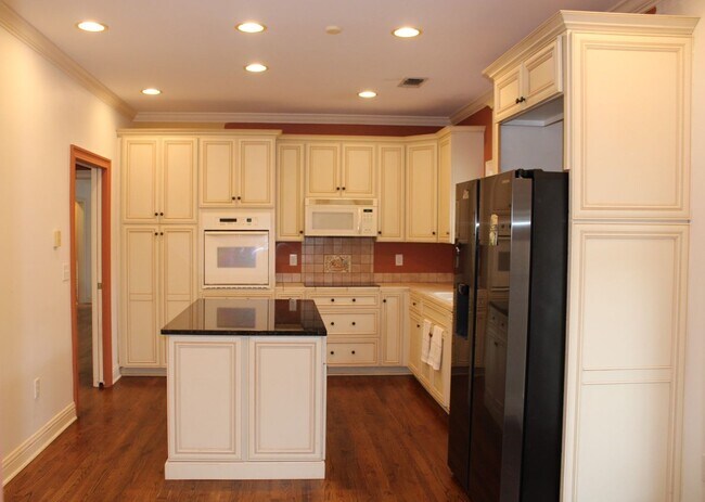 Building Photo - Home for Rent in Deer Creek!