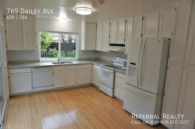 Building Photo - Well Maintained Home in Great Blossom Vall...