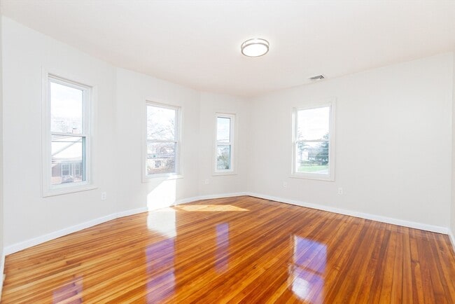 Foto del edificio - 74 Austin St