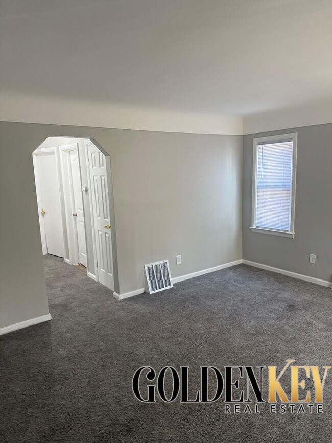 Building Photo - Newly Renovated 3-bedroom house on the Eas...