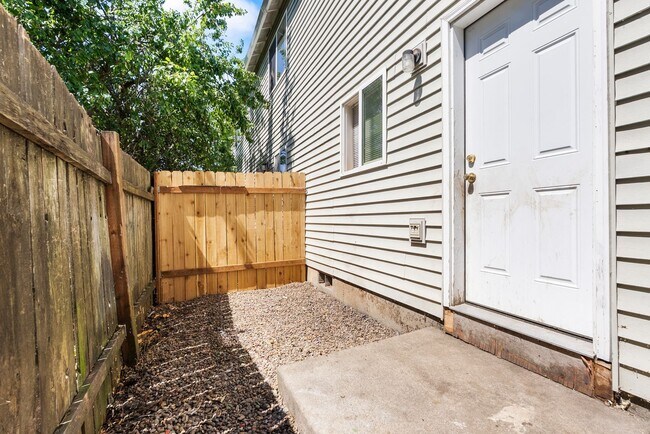 Foto del edificio - Spacious 2-Bedroom Townhome in SE Portland