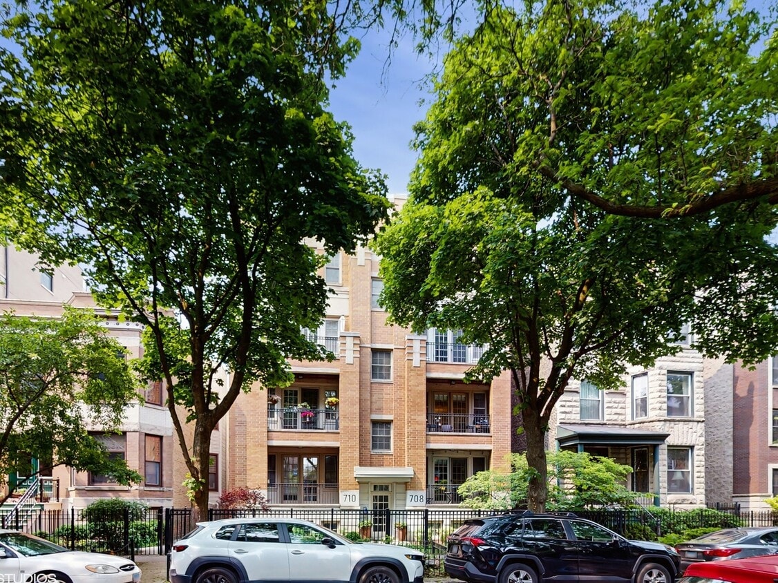 Primary Photo - 708 W Aldine Ave