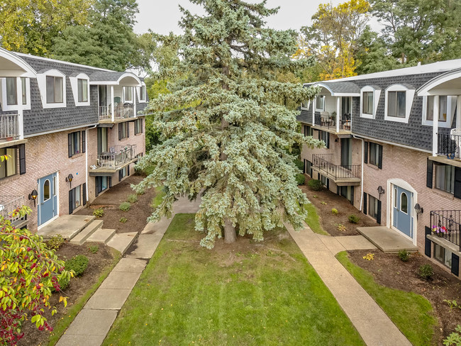 Building Photo - LaCroix Court Apartments