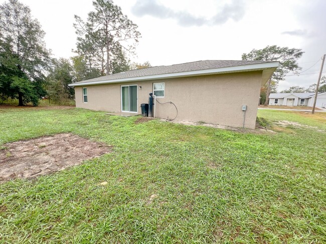 Building Photo - INCREDIBLE 3 Bedroom, 2 Bathroom Home in O...