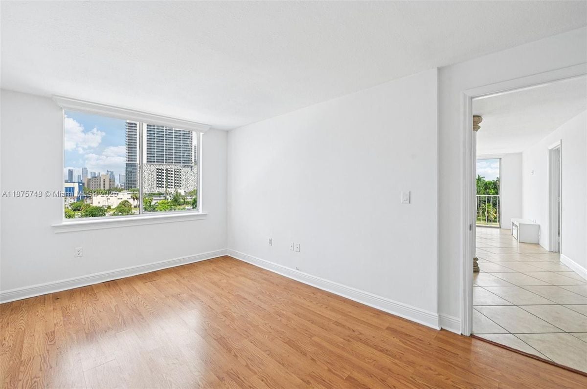 Foto del edificio - 1740 NW N River Dr
