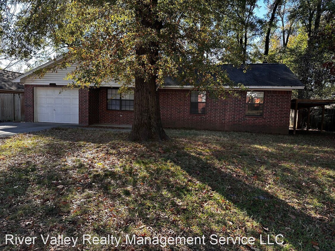 Primary Photo - 3 br, 1.5 bath House - 1002 E 22nd St