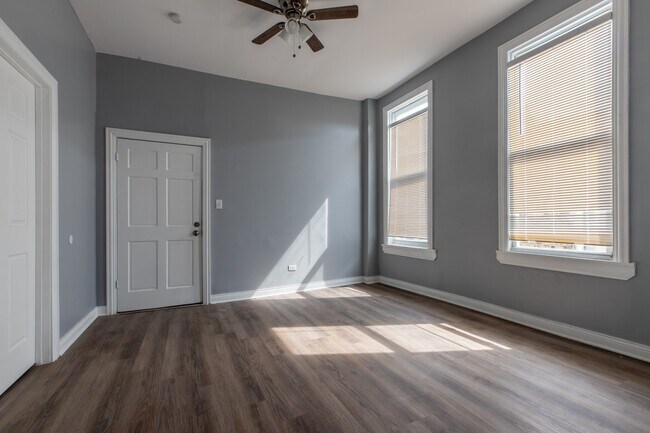 Foto del edificio - 1432 N Western Ave