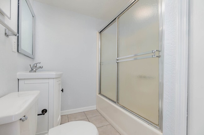 Building Photo - 1063 S Buena Vista Dr