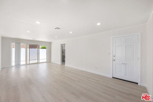 Building Photo - 11138 Gaviota Ave
