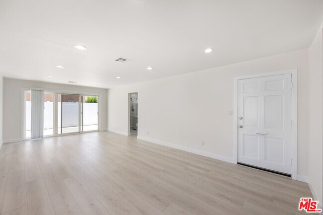 Foto del edificio - 11138 Gaviota Ave