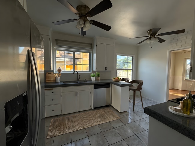 Building Photo - Charming 3Bed 2.5Bath Valley Village