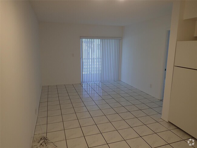 Building Photo - 2700 Riverside Dr
