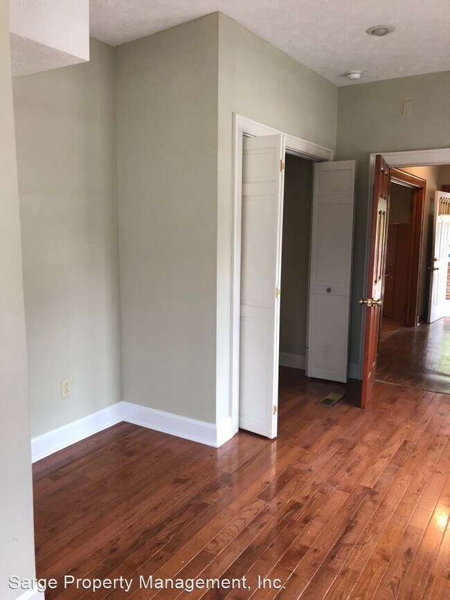 Building Photo - 5 br, 2 bath House - 401 E 8th St