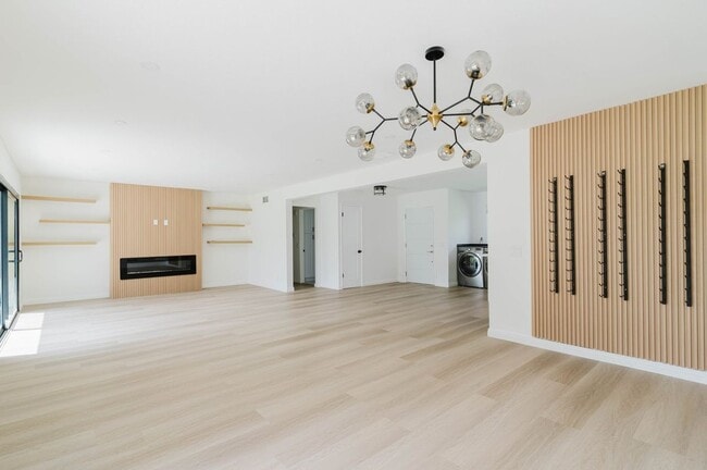 Foto del edificio - 8400 Chimineas Ave