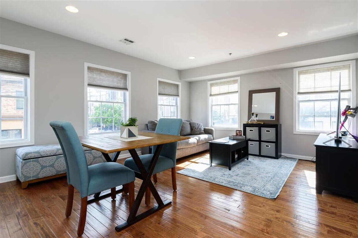 Primary Photo - 354 3rd St