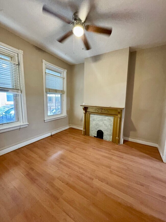 Foto del edificio - 2440 N Hollywood St