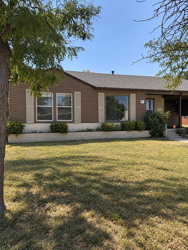 Building Photo - 311 Casa Grande Dr