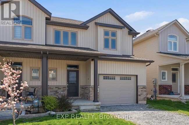 Building Photo - 15 Bowman Cres