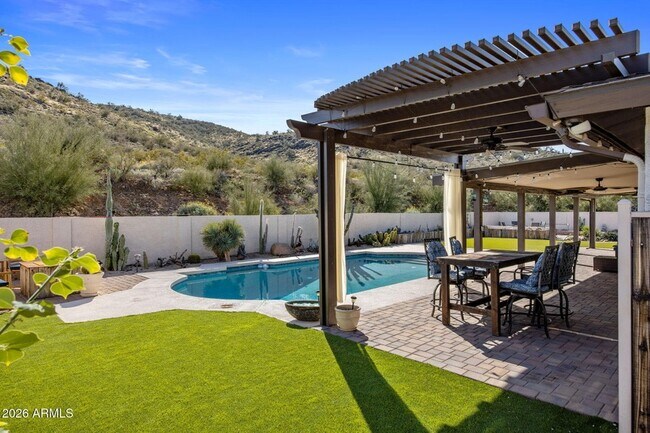 Building Photo - 221 W Sweetwater Ave