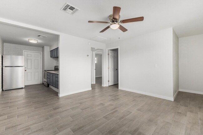 Foto del edificio - 1321 N 48th Pl