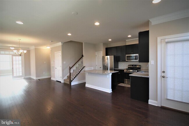 Building Photo - 1027 Chapman Cir