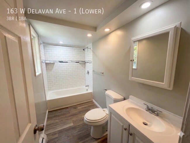 Foto del edificio - 163 W Delavan Ave