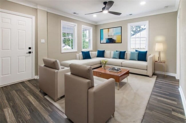 Living Room - 288 Thornton St SW