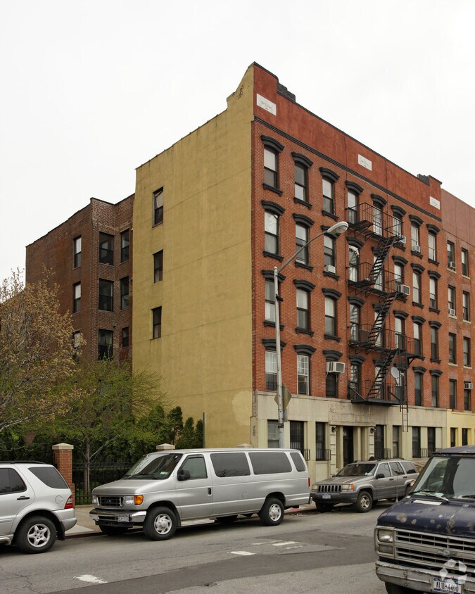 Foto principal - 286 E 2nd St
