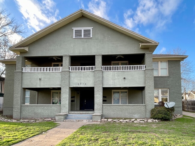 Building Photo - 2215 Sanger Ave