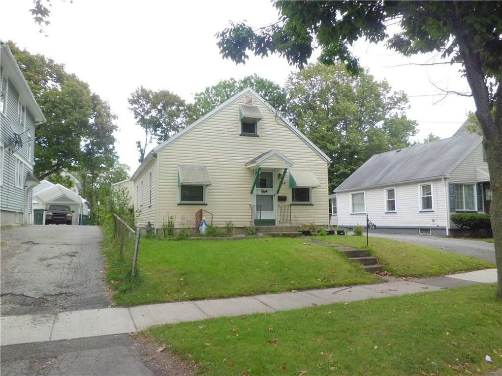 Primary Photo - 154 Moulson St