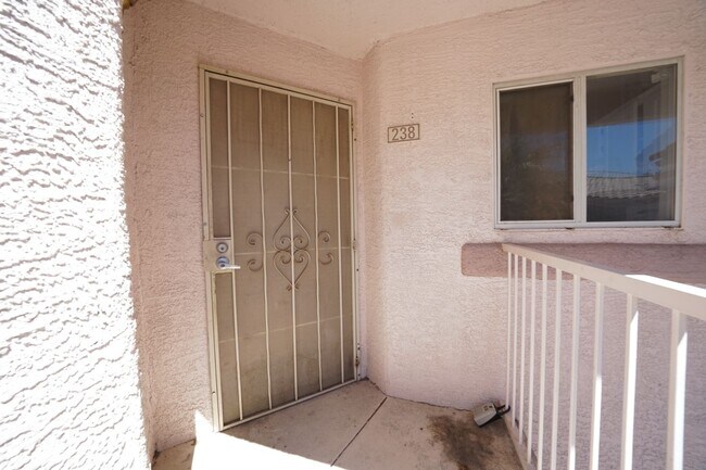 Foto del edificio - SHOWINGS AVAILABLE NOW