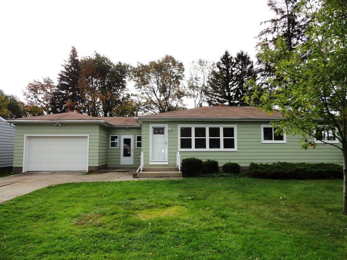 2715 E 36th St, Erie, PA 16510 House Rental in Erie, PA