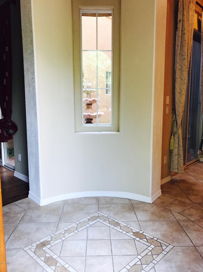 Foto del edificio - 1150 W Silver Creek Rd