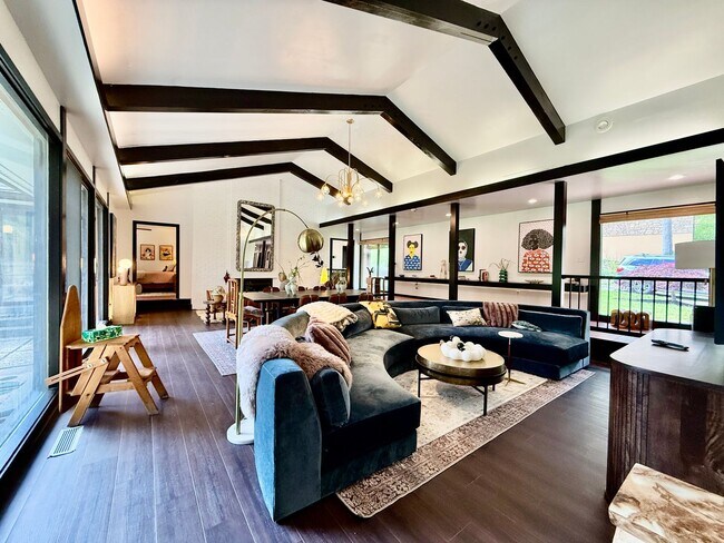 Foto del edificio - 527 Valewood Ln