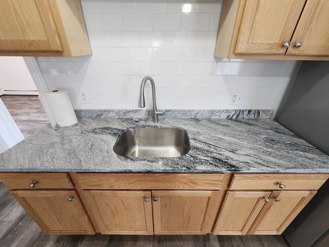 Building Photo - 37 Watson St