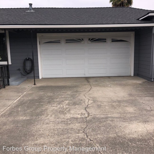 Foto del edificio - 3 br, 1 bath House - 3551 E. Hills Drive