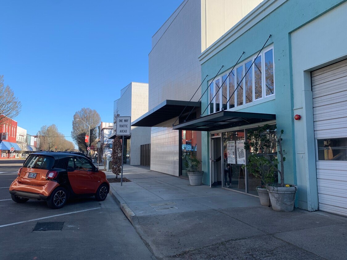 415 SW 2ns St - 415 SW 2nd St