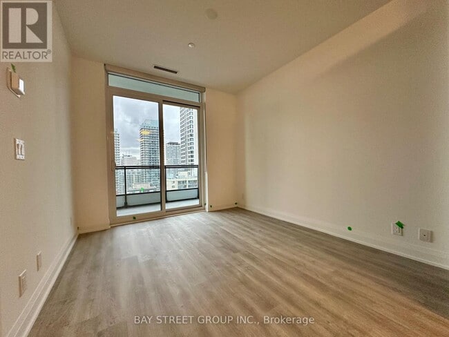 Photo du bâtiment - 65 Broadway Ave