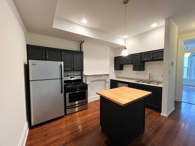 Photo - 1437 Main St Apartment