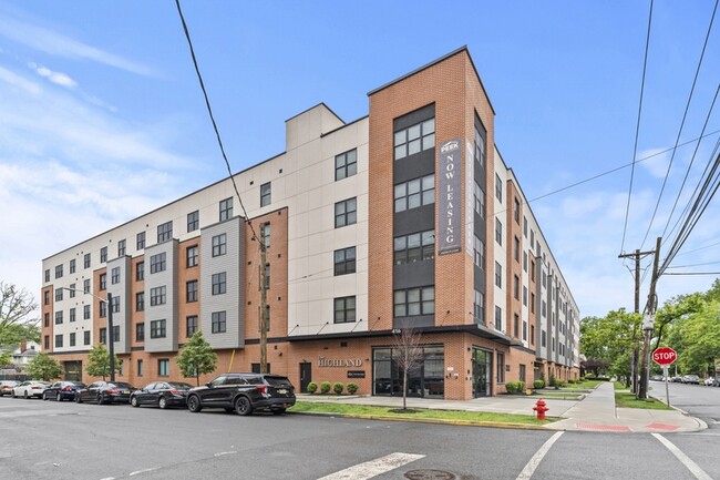 Building Photo - 416 Highland Ave