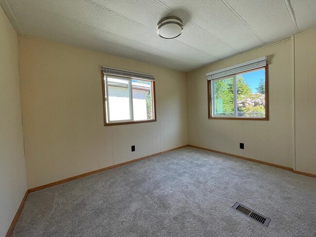 Foto del edificio - 2-Bedroom 1-Bath in Chinook WA **Available...