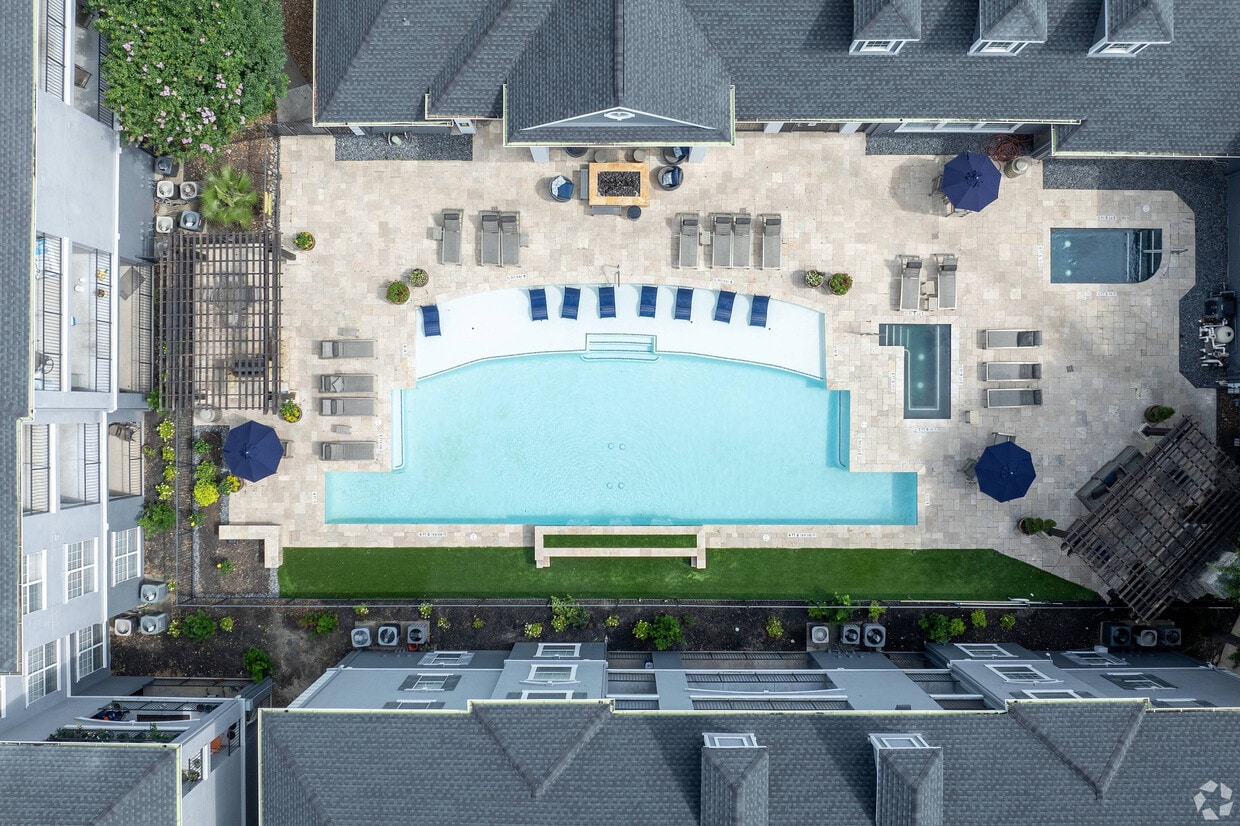 DOPPELGANGER　BELLAIR Estates At Bellaire - 4807 Pin Oak Park Houston, TX 77081