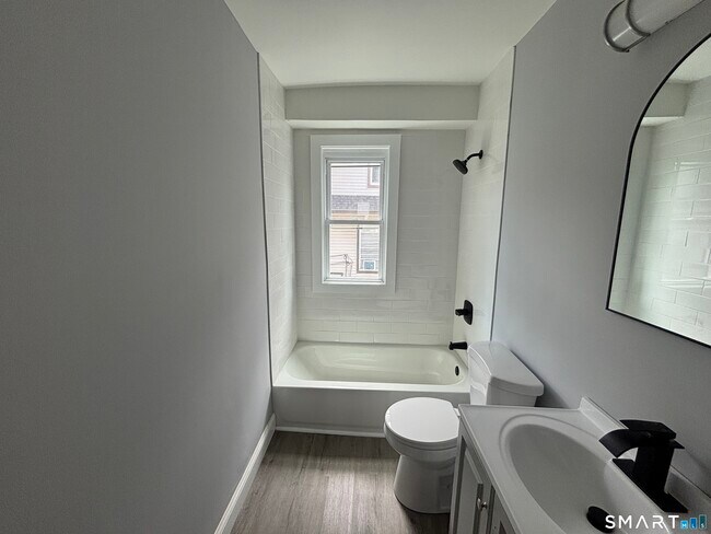 Foto del edificio - 231 Goddard Ave
