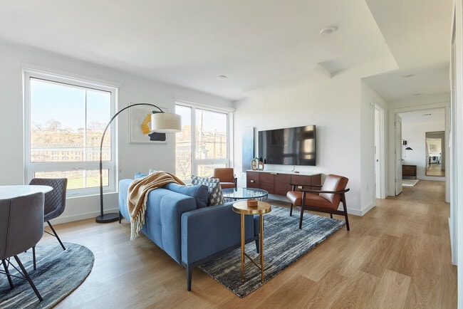 Building Photo - 1b Marshall Dr