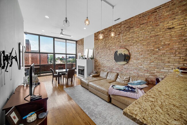 Foto del edificio - 1552 W Fullerton Ave