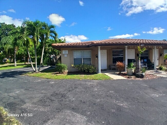 Foto del edificio - 4117 Riverside Dr