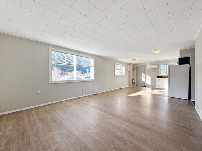 Building Photo - 2.0 bedroom in Crowsnest Pass Alberta T0K 0E0